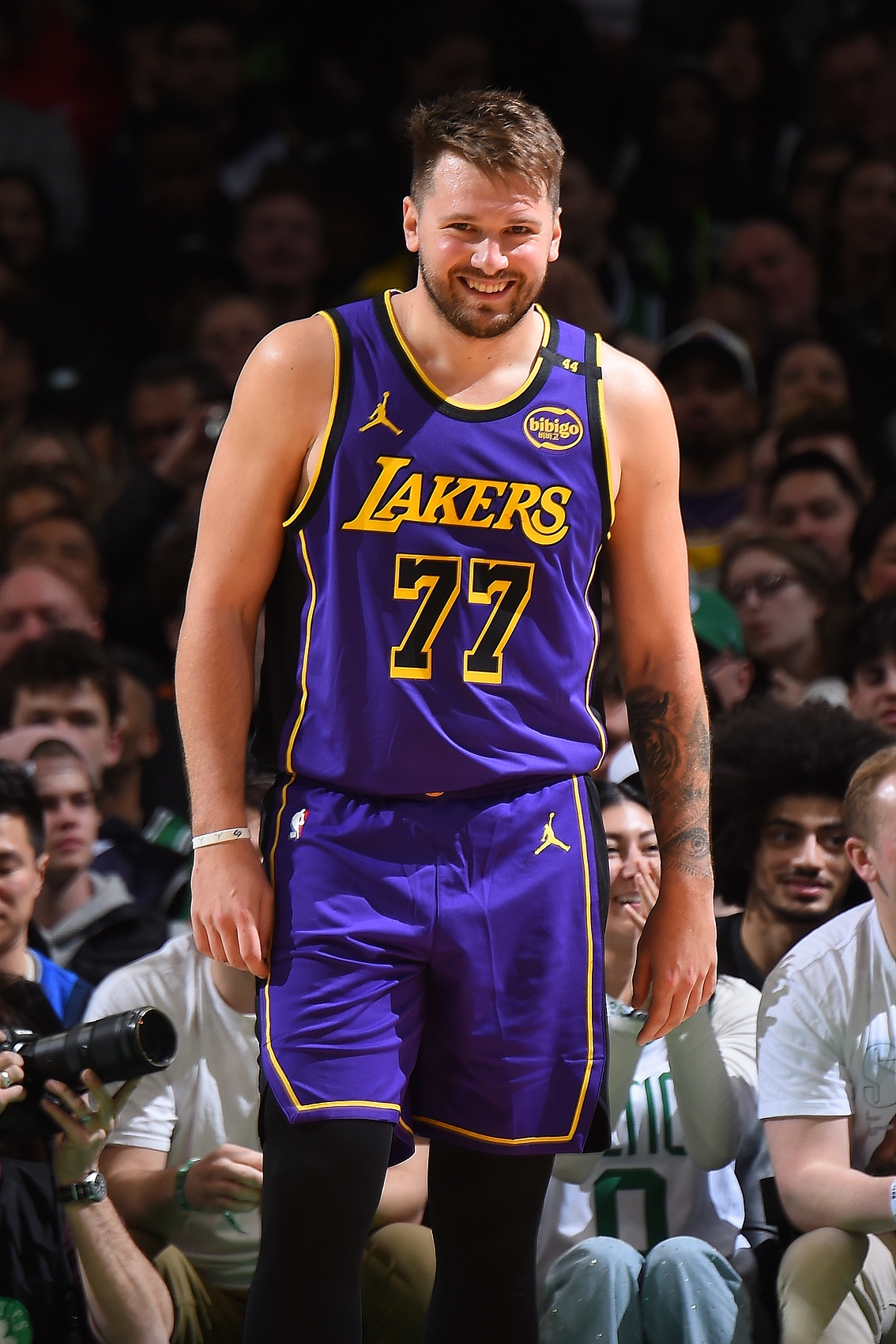 大钱！湖人可以在27年内与Doncic签约3.23亿 如果您等待1年 则可以签署4.18亿次5年